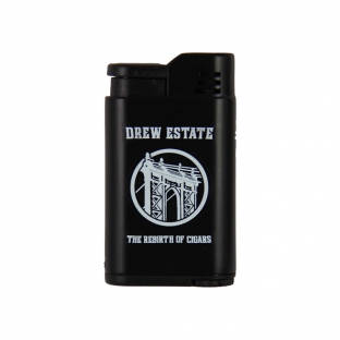 czarna metalowa zapalniczka do cygar z logo drew estate