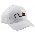 stylowa biała czapka z logo nub dla miłośników marki