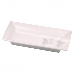 biała ceramiczna popielnica na jedno cygaro