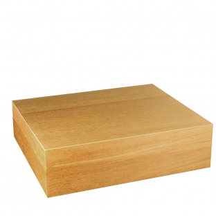 klasyczny, piękny drewniany humidor marki adorini