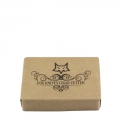 pudełko z logo marki fox