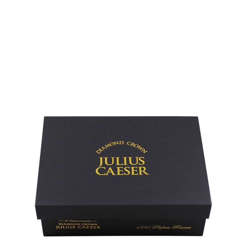 czarne kartonowe pudełko na cygara marki diamond crown idealne na prezent