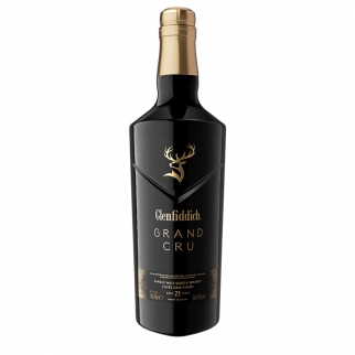 czarno złota butelka 23 letniej whisky glenfiddich dojrzewająca w beczkach po francuskim cuvee