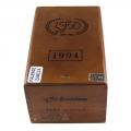 skrzynka drewniana z logo la flor dominicana 1994