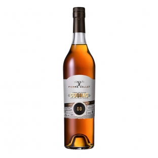 elegancka butelka francuskiego starzonego koniaku Pierre Vallet XO