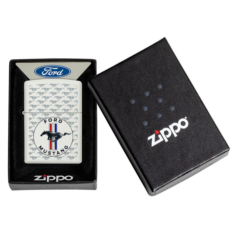 zapalniczka zapakowana w stylowe pudełko z logo marki zippo zapalniczka zapakowana w stylowe pudełko z logo marki zippo