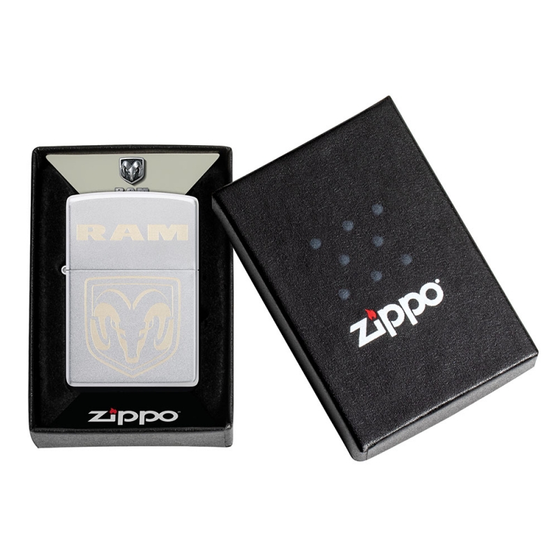 idealna na prezent zapalniczka w czarnym pudełko z logo zippo